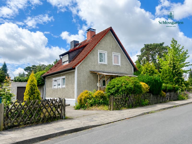 Freistehendes Einfamilienhaus mit großem Grundstück in ruhiger Lage von 29313 Hambühren